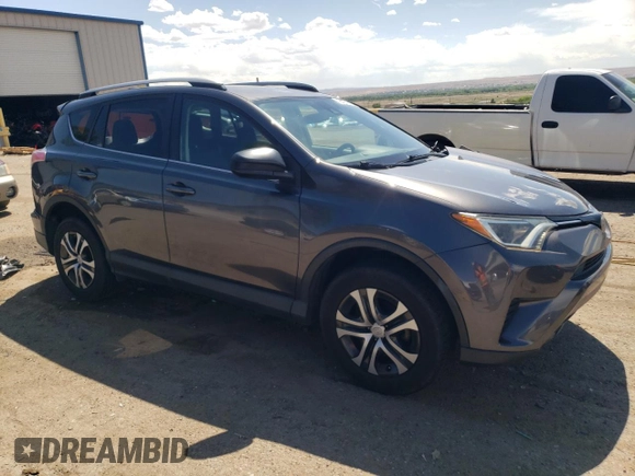 2017 Toyota RAV4 LE z VIN JTMBFREV0HJ703801, wystawiony jako Copart lot #60272025 z przebiegiem 73 370 mil mil oraz Szkoda całkowita • Salvage title. Historia ofert i sprzedaży dostępna na DreamBid. Obrazek 4.