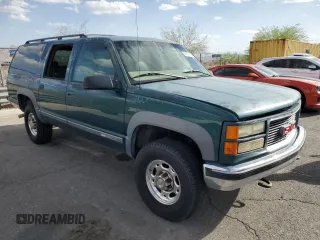 1997 GMC Suburban z VIN 3GKGK26J0VG522963, wystawiony jako Copart lot #56804105 z przebiegiem 297 544 mil mil oraz Tytuł czysty. Historia ofert i sprzedaży dostępna na DreamBid. Obrazek 4.
