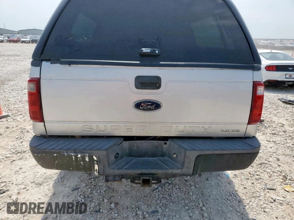 2015 Ford F-250 Lariat z VIN 1FT7W2BT5FEB60435, wystawiony jako Copart lot #57226935 z przebiegiem 284 521 mil mil oraz Czysty tytuł • Clean title. Historia ofert i sprzedaży dostępna na DreamBid. Obrazek 6.