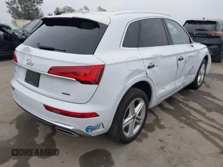 2021 Audi Q5 Premium Plus z VIN WA1E2AFY5M2071265, wystawiony jako IAAI lot #42348388 z przebiegiem 25 924 mil mil oraz . Historia ofert i sprzedaży dostępna na DreamBid. Obrazek 4.