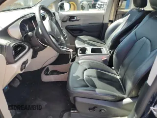 2024 Chrysler Pacifica Hybrid Select z VIN 2C4RC1S70RR102822, wystawiony jako Copart lot #55214375 z przebiegiem 50 021 mil mil oraz Tytuł czysty. Historia ofert i sprzedaży dostępna na DreamBid. Obrazek 7.