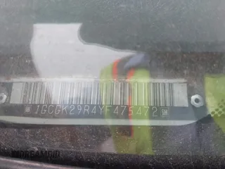 2000 Chevrolet Silverado 2500 z VIN 1GCGK29R4YF475472, wystawiony jako IAAI lot #42082060 z przebiegiem 192 899 mil mil oraz . Historia ofert i sprzedaży dostępna na DreamBid. Obrazek 9.