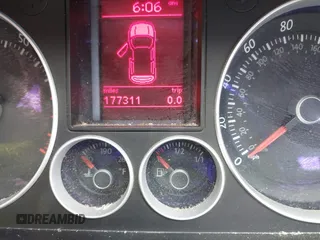 2008 Volkswagen GTI z VIN WVWFV71K18W263630, wystawiony jako IAAI lot #42378577 z przebiegiem 177 311 mil mil oraz . Historia ofert i sprzedaży dostępna na DreamBid. Obrazek 7.