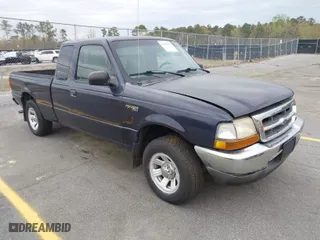 2000 Ford Ranger XL with VIN 1FTYR14X8YTA76453, listed as a IAAI auction lot 41851341 with 124,886 mi miles. Bid and sale history available at carsss.com. Image 1.