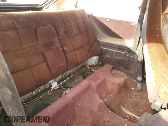 1983 Saab 900 z VIN YS3AS33S4D2012751, wystawiony jako Copart lot #78458984 z przebiegiem 219 035 mil mil oraz Czysty tytuł • Clean title. Historia ofert i sprzedaży dostępna na DreamBid. Obrazek 10.