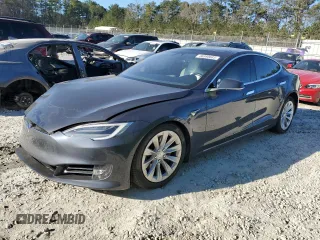 2018 Tesla Model S 75D with VIN 5YJSA1E26JF283528, listed as a Copart auction lot 46980685 with 35,371 mi miles and Salvage Title. Bid and sale history available at DreamBid. Image 1.