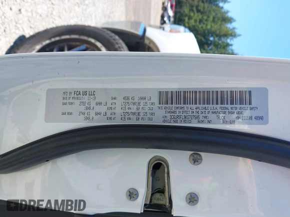 2019 Ram 2500 Laramie z VIN 3C6UR5FL9KG727505, wystawiony jako IAAI lot #42460333 z przebiegiem 27 987 mil mil oraz . Historia ofert i sprzedaży dostępna na DreamBid. Obrazek 9.