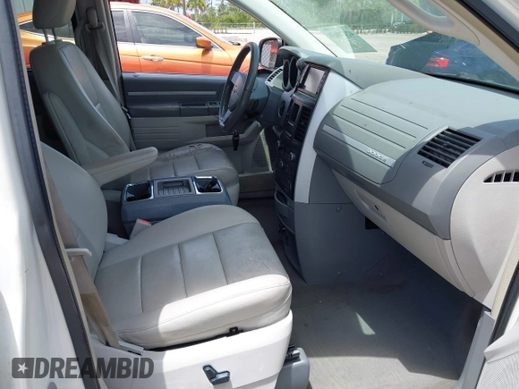 2008 Dodge Grand Caravan SXT with VIN 2D8HN54P58R839914, listed as a IAAI auction lot 42170038 with 152,736 mi miles and . Bid and sale history available at DreamBid. Image 5.