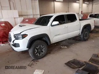 2021 Toyota Tacoma SR z VIN 5TFCZ5AN1MX268370, wystawiony jako IAAI lot #41922632 z przebiegiem 50 358 mil mil oraz . Historia ofert i sprzedaży dostępna na DreamBid. Obrazek 17.