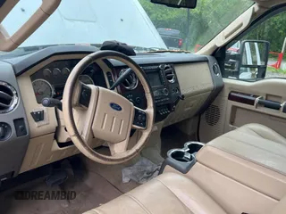 2010 Ford F-350 z VIN 1FTWX3BR4AEA62265, wystawiony jako Copart lot #57976805 z przebiegiem 143 041 mil mil oraz Czysty tytuł • Clean title. Historia ofert i sprzedaży dostępna na DreamBid. Obrazek 9.