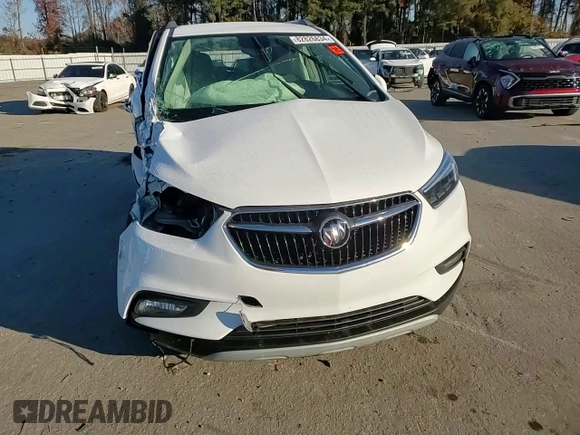 2020 Buick Encore Essence z VIN KL4CJGSB7LB069627, wystawiony jako Copart lot #85855744 z przebiegiem 116 304 mil mil oraz Szkody całkowita. Historia ofert i sprzedaży dostępna na DreamBid. Obrazek 11.