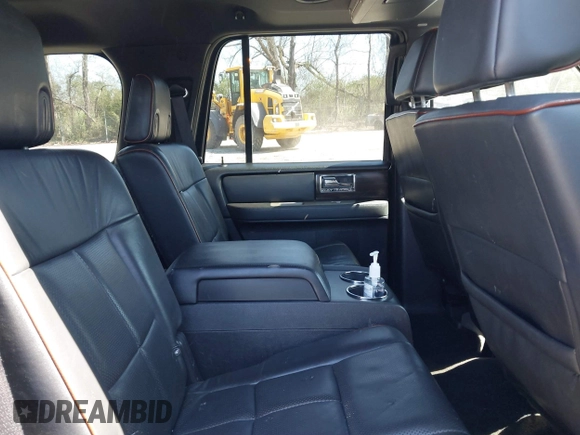 2007 Lincoln Navigator z VIN 5LMFU28547LJ15910, wystawiony jako IAAI lot #41851252 z przebiegiem 296 145 mil mil oraz . Historia ofert i sprzedaży dostępna na DreamBid. Obrazek 8.