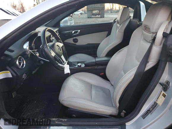 2013 Mercedes-Benz SLK 250 z VIN WDDPK4HA5DF059342, wystawiony jako Copart lot #85258764 z przebiegiem 184 782 mil mil oraz Szkoda całkowita • Salvage title. Historia ofert i sprzedaży dostępna na DreamBid. Obrazek 7.
