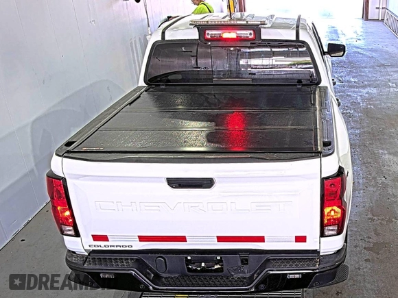 2023 Chevrolet Colorado 4WD Work Truck z VIN 1GCGTBEC2P1200144, wystawiony jako IAAI lot #42626480 z przebiegiem 29 151 mil mil oraz . Historia ofert i sprzedaży dostępna na DreamBid. Obrazek 27.