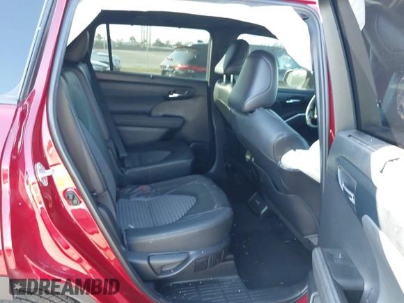 2022 Toyota Highlander XSE with VIN 5TDLZRAH6NS137265, listed as a IAAI auction lot 41300574 with 35,846 mi miles and . Bid and sale history available at DreamBid. Image 8.