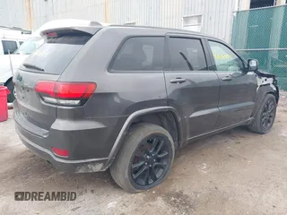 2018 Jeep Grand Cherokee Altitude z VIN 1C4RJFAGXJC190814, wystawiony jako IAAI lot #42660901 z przebiegiem 127 632 mil mil oraz . Historia ofert i sprzedaży dostępna na DreamBid. Obrazek 4.