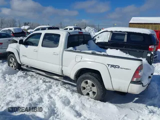 2015 Toyota Tacoma with VIN 3TMMU4FN2FM086885, listed as a IAAI auction lot 41247712 with 194,510 mi miles and . Bid and sale history available at carsss.com. Image 3.