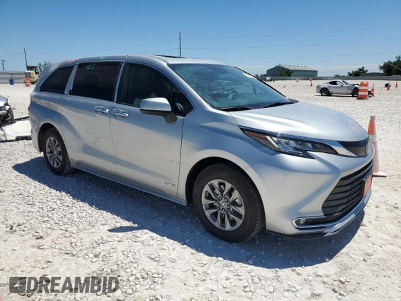 2021 Toyota Sienna XLE with VIN 5TDYRKEC0MS068583, listed as a Copart auction lot 53521605 with 66,162 mi miles and Salvage title. Bid and sale history available at DreamBid. Image 4.