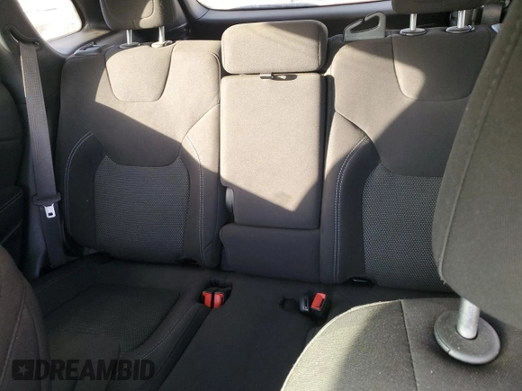 2019 Jeep Cherokee Latitude с VIN 1C4PJLCB6KD490448, выставлен на аукционе Copart как лот 43361195 с пробегом 97 278 миль миль и Списание • Salvage title. История ставок и продаж доступна на DreamBid. Изображение 10.