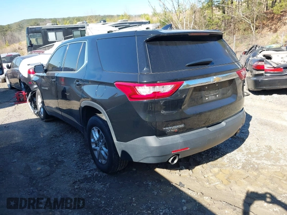 2018 Chevrolet Traverse LS z VIN 1GNERFKW4JJ156173, wystawiony jako IAAI lot #41651724 z przebiegiem 102 041 mil mil oraz . Historia ofert i sprzedaży dostępna na DreamBid. Obrazek 3.