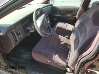 1995 Cadillac Fleetwood z VIN 1G6DW52P6SR702106, wystawiony jako Copart lot #48826215 z przebiegiem 140 971 mil mil oraz Szkoda całkowita • Salvage title. Historia ofert i sprzedaży dostępna na DreamBid. Obrazek 7.