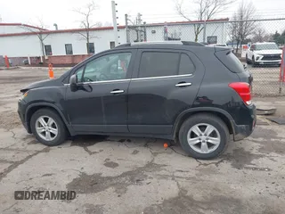 2019 Chevrolet Trax LT z VIN 3GNCJLSB7KL327065, wystawiony jako IAAI lot #42005861 z przebiegiem 84 795 mil mil oraz . Historia ofert i sprzedaży dostępna na DreamBid. Obrazek 13.