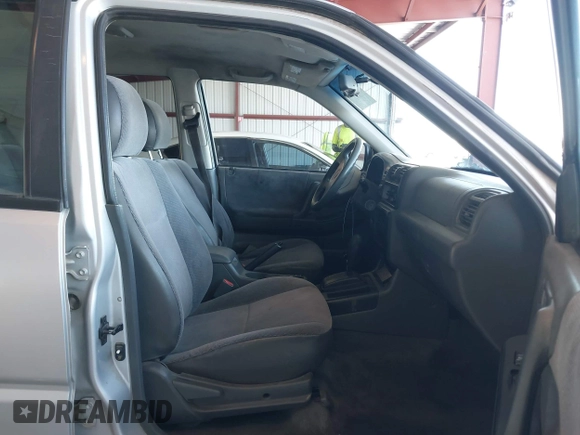 2001 Honda Passport LX z VIN 4S6CK58WX14402974, wystawiony jako IAAI lot #42374779 z przebiegiem 214 931 mil mil oraz . Historia ofert i sprzedaży dostępna na DreamBid. Obrazek 5.