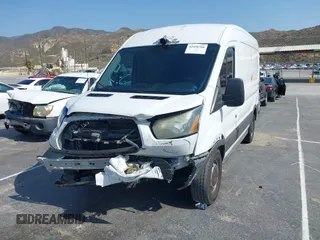 2015 Ford Transit z VIN 1FTNE1CM8FKB16085, wystawiony jako IAAI lot #42438768 z przebiegiem Nie podano mil oraz . Historia ofert i sprzedaży dostępna na DreamBid. Obrazek 2.
