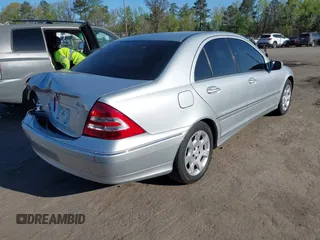 2006 Mercedes-Benz C 280 Luxury z VIN WDBRF92H06F799179, wystawiony jako IAAI lot #42054050 z przebiegiem 209 182 mil mil oraz . Historia ofert i sprzedaży dostępna na DreamBid. Obrazek 4.