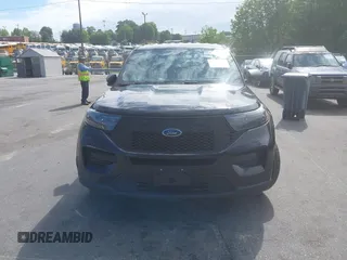 2020 Ford Police Interceptor Utility z VIN 1FM5K8AB4LGC36611, wystawiony jako IAAI lot #42199062 z przebiegiem 104 684 mil mil oraz . Historia ofert i sprzedaży dostępna na DreamBid. Obrazek 12.