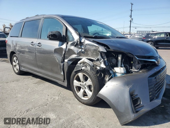 2018 Toyota Sienna LE Auto Access Seat with VIN 5TDKZ3DC2JS932431, listed as a Copart auction lot 58867695 with 98,265 mi miles and Salvage title. Bid and sale history available at DreamBid. Image 4.
