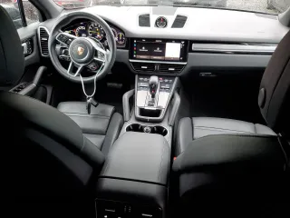 2022 Porsche Cayenne E-Hybrid with VIN WP1AE2AY8NDA26964, listed as a Copart auction lot 86710254 with 13,985 mi miles and Salvage title. Bid and sale history available at DreamBid. Image 8.