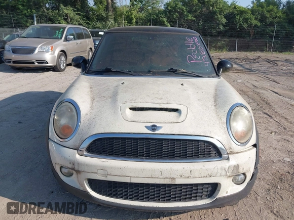 2007 MINI Hardtop S z VIN WMWMF73567TL88079, wystawiony jako IAAI lot #42820770 z przebiegiem Nie podano mil oraz . Historia ofert i sprzedaży dostępna na DreamBid. Obrazek 6.