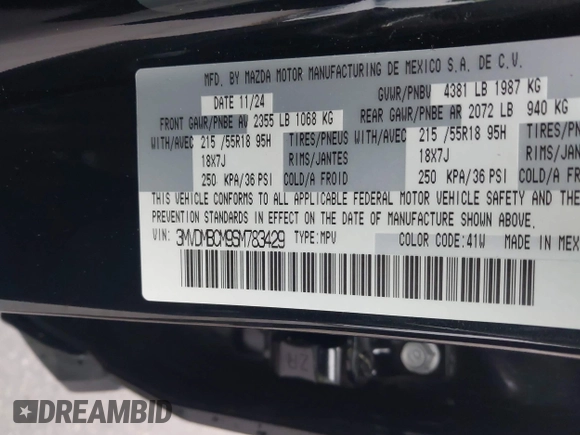 2025 Mazda CX-30 S Carbon Edition z VIN 3MVDMBCM9SM783429, wystawiony jako IAAI lot #42065729 z przebiegiem 4 940 mil mil oraz . Historia ofert i sprzedaży dostępna na DreamBid. Obrazek 9.