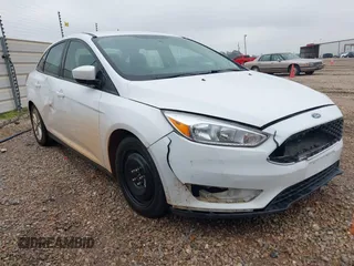 2018 Ford Focus SE z VIN 1FADP3F23JL225333, wystawiony jako IAAI lot #41758445 z przebiegiem 133 307 mil mil oraz . Historia ofert i sprzedaży dostępna na DreamBid. Obrazek 1.