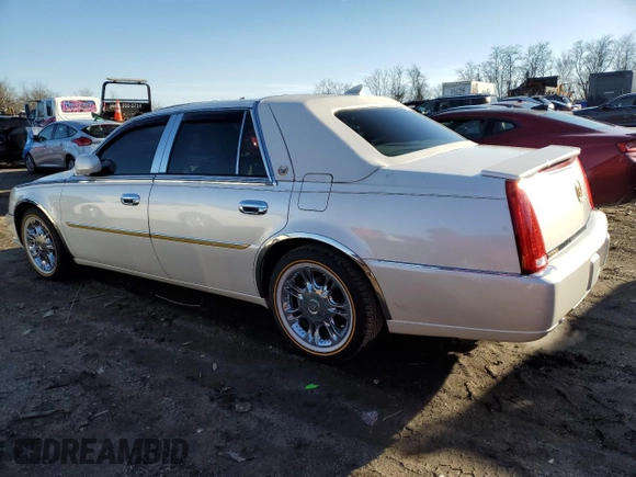 2011 Cadillac DTS z VIN 1G6KA5E6XBU109774, wystawiony jako Copart lot #45548595 z przebiegiem 90 356 mil mil oraz Szkoda całkowita • Salvage title. Historia ofert i sprzedaży dostępna na DreamBid. Obrazek 2.
