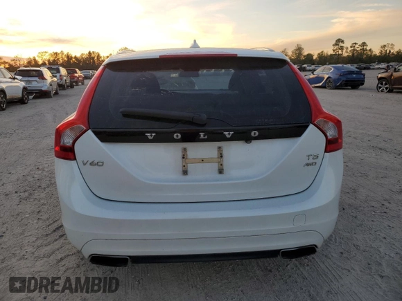 2015 Volvo V60 z VIN YV1612SC3F1209482, wystawiony jako Copart lot #83221514 z przebiegiem 177 059 mil mil oraz Czysty tytuł • Clean title. Historia ofert i sprzedaży dostępna na DreamBid. Obrazek 6.
