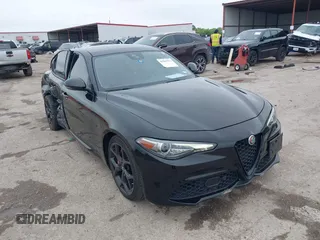 2020 Alfa Romeo Giulia z VIN ZARFAMAN9L7637186, wystawiony jako IAAI lot #41947571 z przebiegiem 37 491 mil mil oraz . Historia ofert i sprzedaży dostępna na DreamBid. Obrazek 1.