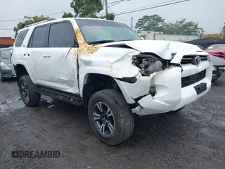 2022 Toyota 4Runner SR5 z VIN JTEMU5JR3N5987585, wystawiony jako IAAI lot #41714815 z przebiegiem 38 874 mil mil oraz . Historia ofert i sprzedaży dostępna na DreamBid. Obrazek 1.