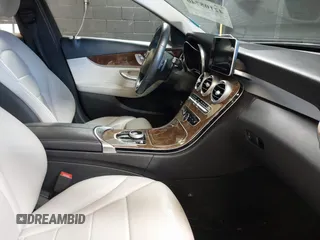 2018 Mercedes-Benz C 300 с VIN 55SWF4KB1JU249956, выставлен на аукционе IAAI как лот 42105746 с пробегом 45 739 миль миль и . История ставок и продаж доступна на DreamBid. Изображение 5.