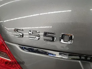 2013 Mercedes-Benz S 550 z VIN WDDNG9EB7DA512568, wystawiony jako IAAI lot #42511202 z przebiegiem 128 764 mil mil oraz . Historia ofert i sprzedaży dostępna na DreamBid. Obrazek 1.