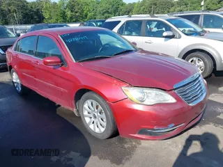 2013 Chrysler 200 Touring z VIN 1C3CCBBB7DN732914, wystawiony jako IAAI lot #42350417 z przebiegiem 202 738 mil mil oraz . Historia ofert i sprzedaży dostępna na DreamBid. Obrazek 1.