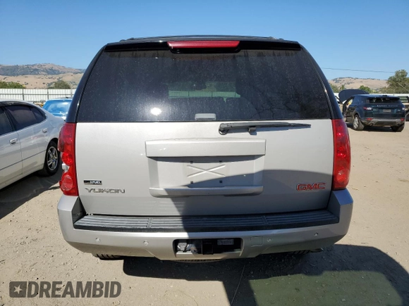 2007 GMC Yukon SLE z VIN 1GKFK13007J260249, wystawiony jako Copart lot #57646525 z przebiegiem 325 491 mil mil oraz Szkoda całkowita • Salvage title. Historia ofert i sprzedaży dostępna na DreamBid. Obrazek 6.