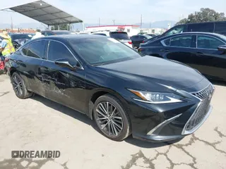 2022 Lexus ES 300h z VIN 58ADA1C18NU025337, wystawiony jako IAAI lot #41755196 z przebiegiem 118 413 mil mil oraz . Historia ofert i sprzedaży dostępna na DreamBid. Obrazek 1.