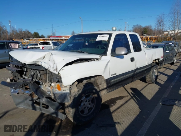 2000 Chevrolet Silverado 1500 LS with VIN 1GCEK19T8YE138791, listed as a IAAI auction lot 41448352 with 226,269 mi miles. Bid and sale history available at carsss.com. Image 2.