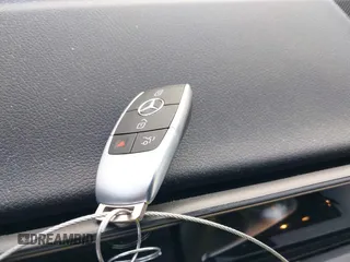 2021 Mercedes-Benz GLB 250 z VIN W1N4M4GB3MW107480, wystawiony jako IAAI lot #41827300 z przebiegiem 45 967 mil mil oraz . Historia ofert i sprzedaży dostępna na DreamBid. Obrazek 11.