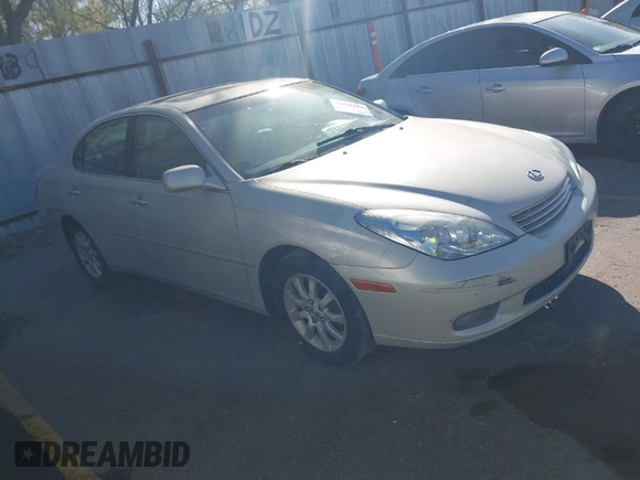 2002 Lexus ES 300 with VIN JTHBF30G720075205, listed as a IAAI auction lot 41991314 with 192,755 mi miles. Bid and sale history available at carsss.com. Image 1.