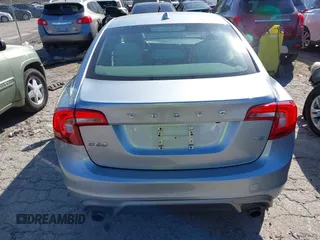 2018 Volvo S60 Dynamic z VIN YV126MFL4J2451903, wystawiony jako IAAI lot #41844843 z przebiegiem 118 026 mil mil oraz . Historia ofert i sprzedaży dostępna na DreamBid. Obrazek 16.