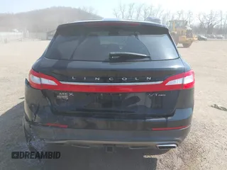 2017 Lincoln MKX Reserve z VIN 2LMPJ8LP2HBL25990, wystawiony jako IAAI lot #41780043 z przebiegiem 121 883 mil mil oraz . Historia ofert i sprzedaży dostępna na DreamBid. Obrazek 16.