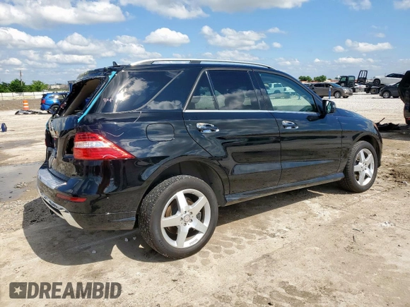 2015 Mercedes-Benz M 350 z VIN 4JGDA5JB9FA610926, wystawiony jako Copart lot #56190105 z przebiegiem 73 206 mil mil oraz Szkoda całkowita • Salvage title. Historia ofert i sprzedaży dostępna na DreamBid. Obrazek 3.